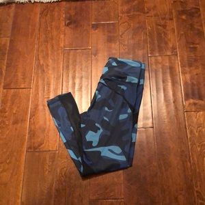 Zyia leggings size 6-8 Blue camo